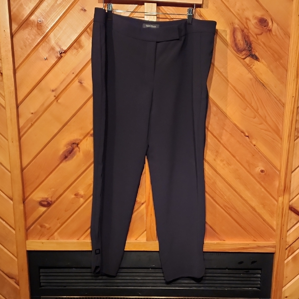 White House Black Market Taper Ankle 14R Inseam 27 Inches Losts of Simple Detail